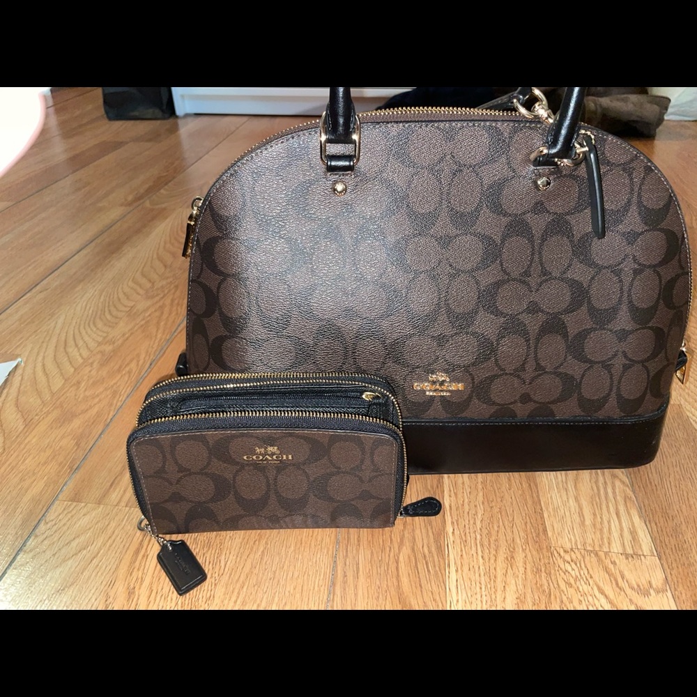 Coach medium wallet